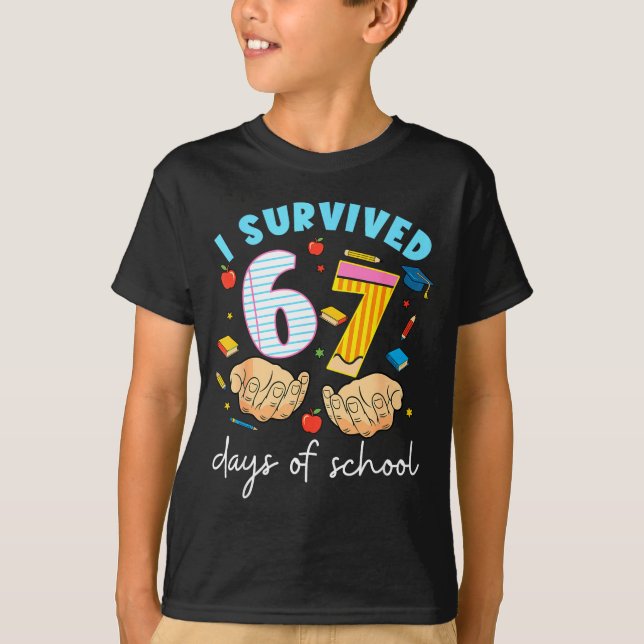 I Survived 67 Days Of School Funny Student Style  T-Shirt (Vorderseite)