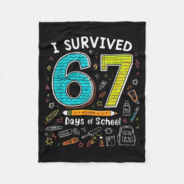 I Survived 67 Days Of School _ Funny Teacher &amp; Fleecedecke (Vorderseite)
