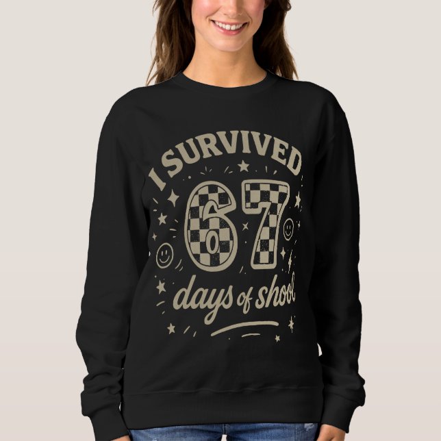 I Survived 67 Days of School Funny Teacher Meme Sweatshirt (Vorderseite)
