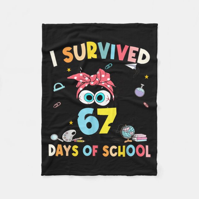 I Survived 67 Days Of School Teachers Students Six Fleecedecke (Vorderseite)