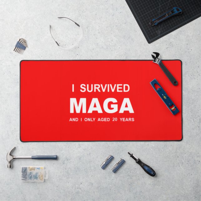 I Survived MAGA  Schreibtischunterlage (Arbeitsplatz)