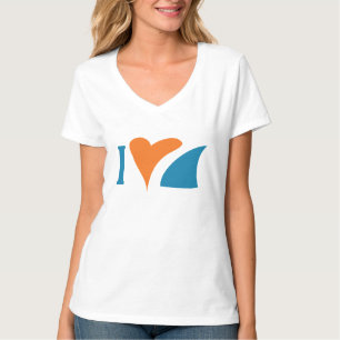 I T-shirt de V-Cou de requins de coeur