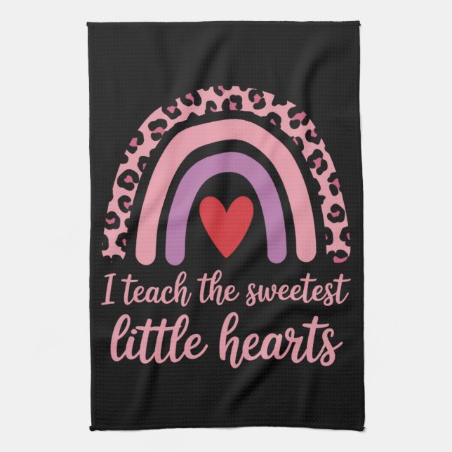 I Teach The Sweetest Hearts Rainbow Teacher Geschirrtuch (Vertikal)