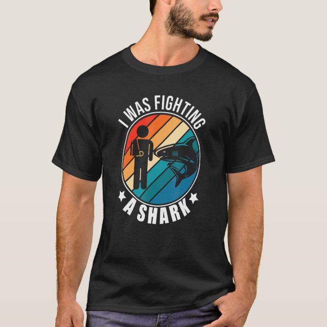 I Was Fighting A Shark   Broken Arm Fracture T-Shirt (Vorderseite)