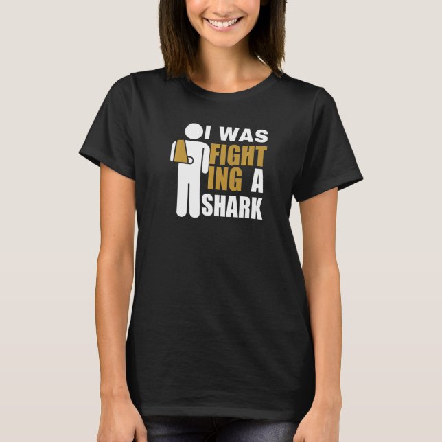 I Was Fighting A Shark  Broken Arm Fracture T-Shirt (Vorderseite)