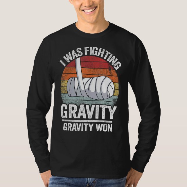 I Was Fighting Gravity Gravity Won Broken Hand Bro T-Shirt (Vorderseite)