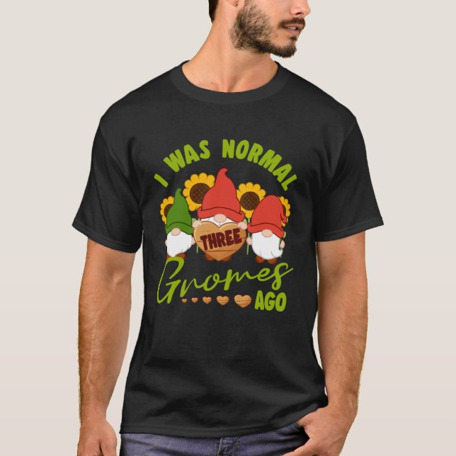I Was Normal Three Gnomes Ago Yard Garden Gnome T-Shirt (Vorderseite)