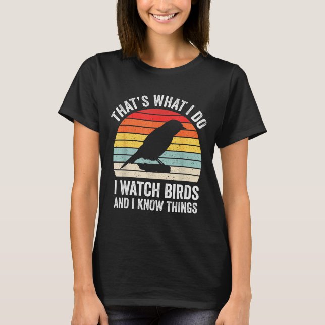 I Watch Birds I Know Things Funny Birdwatcher Bird T-Shirt (Vorderseite)