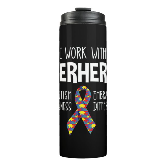 I Work With Superheroes -- Autism Awareness -- Emb Thermosbecher (Vorderseite)