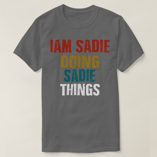 IAM Sadie Doing Sadie Things  T-Shirt (Design vorne)