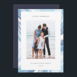 Iced Agate Border | Hanukkah-Foto Feiertagskarte<br><div class="desc">Senden Sie Hanukkah Grüße an Freunde und Familie mit unseren eleganten Fotokarten. Die Karte ist für ein vertikal oder portrait orientiertes Foto mit Single konzipiert und verfügt über einen Aquarellgraben mit einem Schlitzrand in blasser Blues. Personalisieren Sie mit Ihrem Hanukka Gruß und Familiennamen(en).</div>
