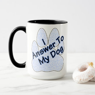 Ich antworte auf die Tasse meines Hundes mit Kaffe