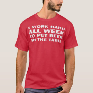 Ich arbeite die ganze Woche hart, um Bier auf den T-Shirt