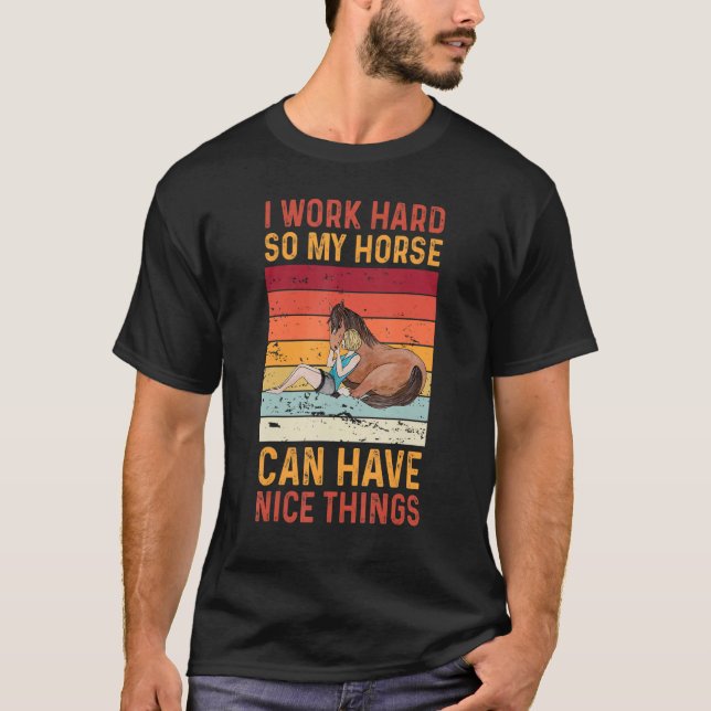 Ich arbeite fleißig, damit mein Pferd hier nette D T-Shirt (Vorderseite)
