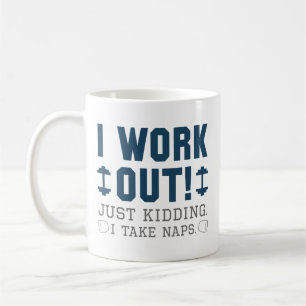 Ich arbeite gerade aus, als ich Nickerchen nehme Kaffeetasse