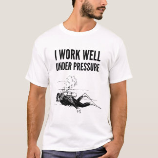 Ich Arbeite Gut Unter Druck - Geschenk für Taucher T-Shirt