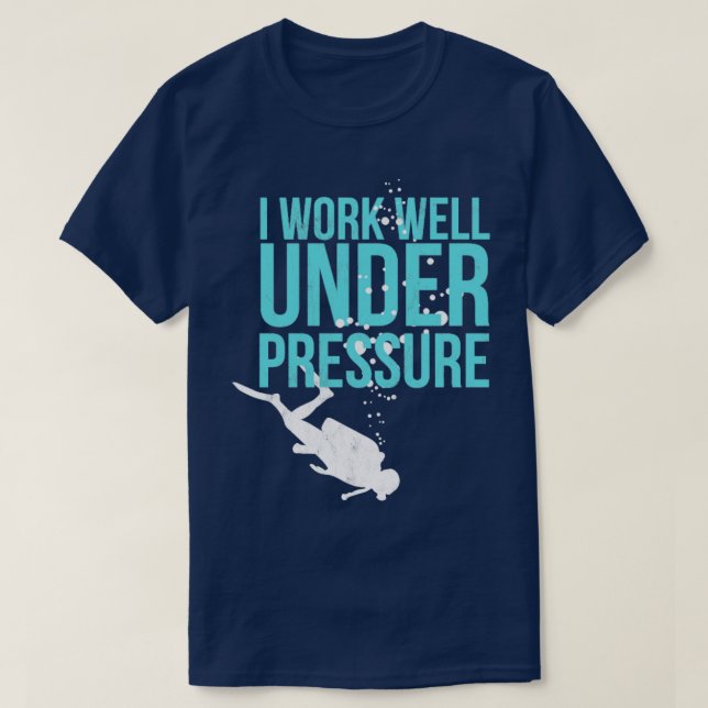 Ich arbeite gut unter Druck Tauchgeschenk T-Shirt (Design vorne)
