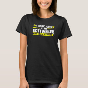 Ich arbeite hart, also mein Rottweiler Rottweiler  T-Shirt