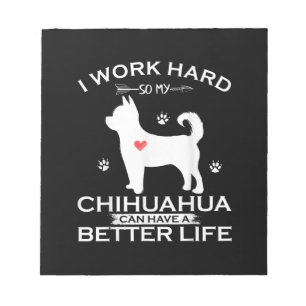 Ich arbeite hart, damit mein Chihuahua-Hund besser Notizblock