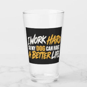 Ich arbeite hart, damit mein Hund ein besseres Leb Glas