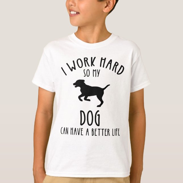 Ich arbeite hart, damit mein Hund ein besseres Leb T-Shirt (Vorderseite)