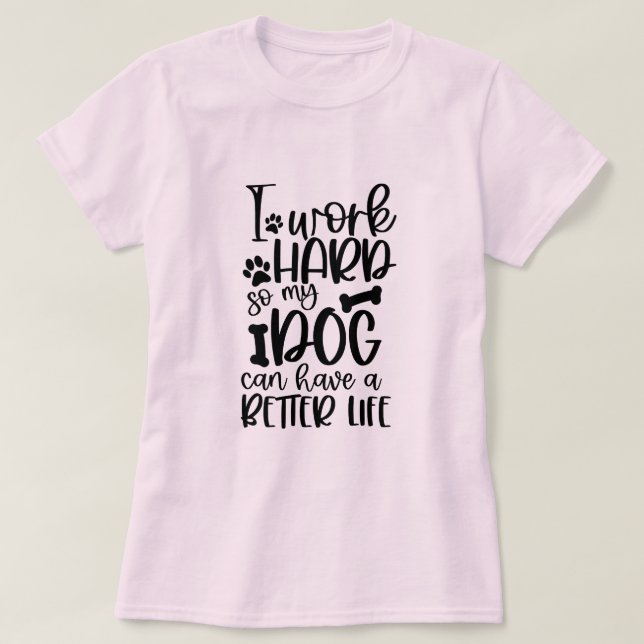 Ich arbeite hart, damit mein Hund ein besseres Leb T-Shirt (Design vorne)