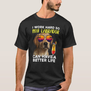 Ich arbeite hart, damit mein Labrador ein besseres T-Shirt