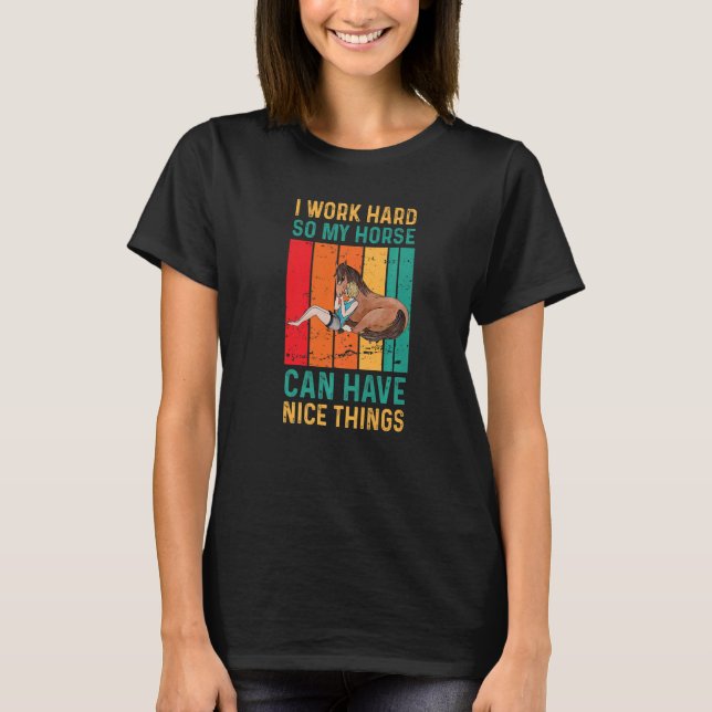 Ich arbeite hart, damit mein Pferd schöne Dinge ha T-Shirt (Vorderseite)