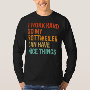 Ich arbeite hart, damit mein Rottweiler schöne Din T-Shirt