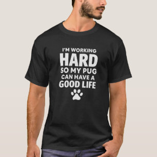 Ich arbeite hart, damit meine Mops-Hunderasse T-Shirt