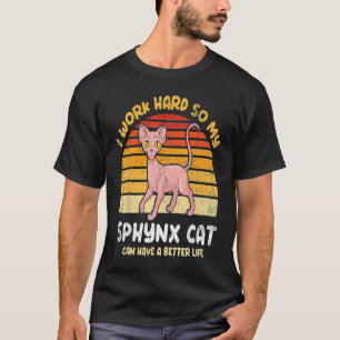 Ich arbeite hart, damit meine Sphynxkatze ein bess T-Shirt
