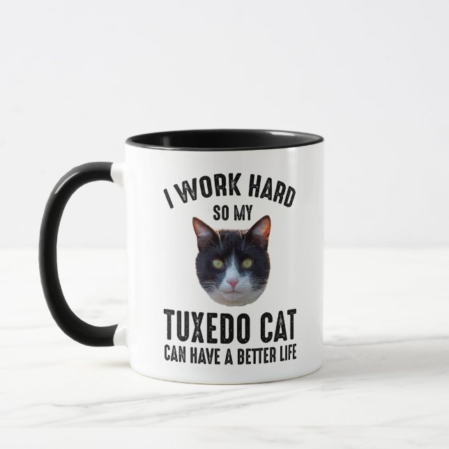 Ich arbeite hart, damit meine Tuxedo Katze ein bes Tasse (Links)