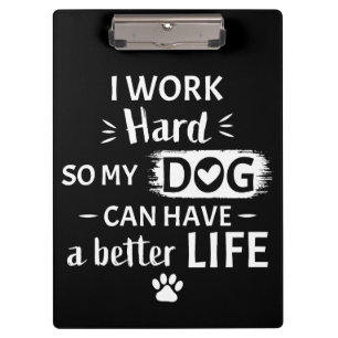 Ich arbeite hart für meinen Hund Lustiges Hundeges Klemmbrett