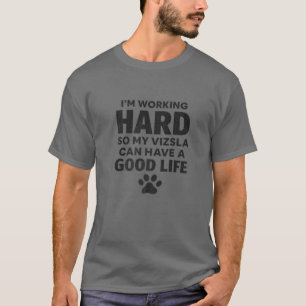 Ich arbeite hart, mein Vizsla Hund züchtet T-Shirt