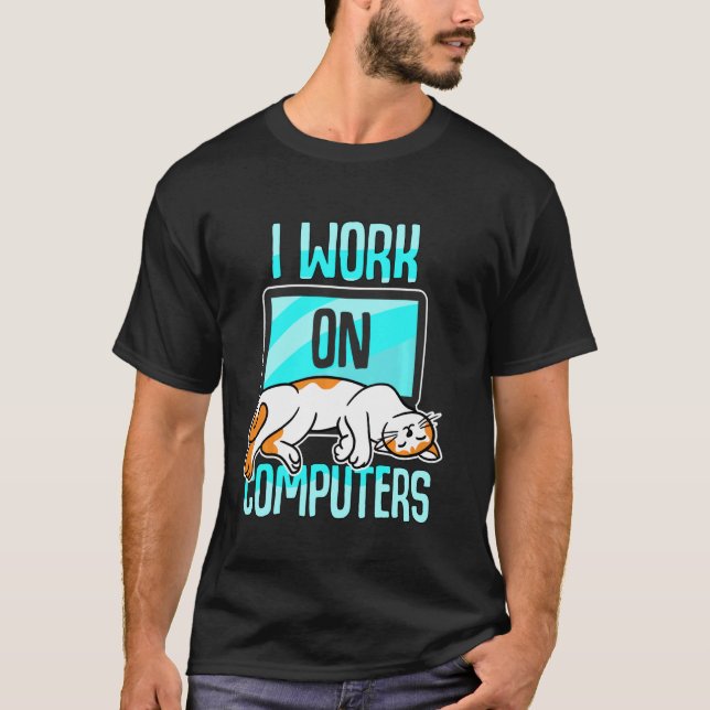 Ich arbeite mit Computern mit Cat Mama Vater Kitte T-Shirt (Vorderseite)