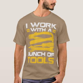 Ich arbeite mit einer Reihe von Werkzeugen T-Shirt
