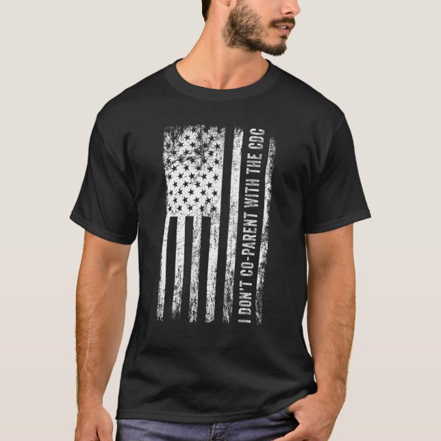 Ich arbeite nicht mit der CDC American Flag Vinta  T-Shirt (Vorderseite)