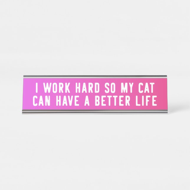 Ich arbeite schwer, also kann meine Katze ein Schreibtischnamensplakette (Vorderseite )