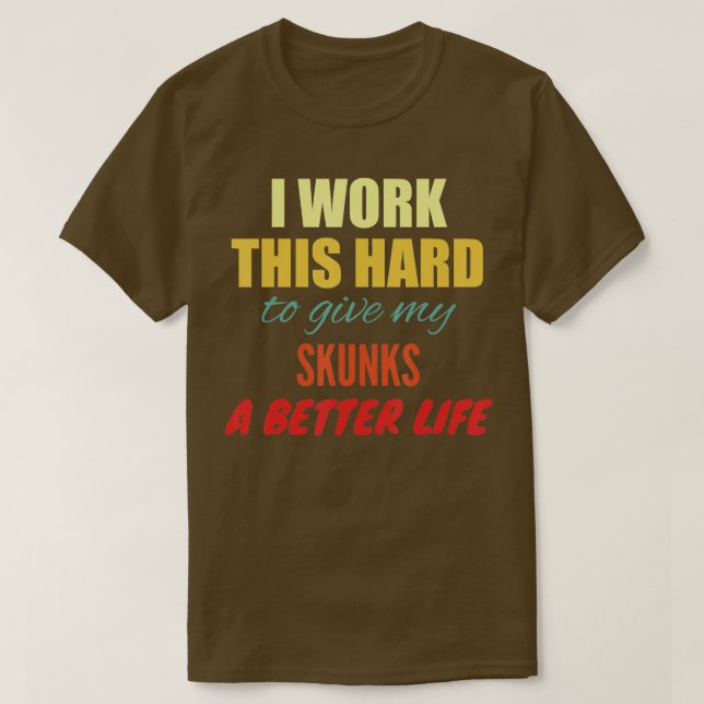 Ich arbeite so hart, um meinen Skunkern ein besser T-Shirt (Design vorne)