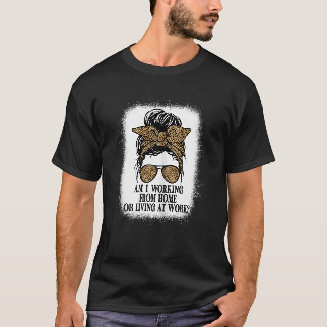 Ich arbeite von Zuhause oder lebe am Arbeitsplatz T-Shirt (Vorderseite)