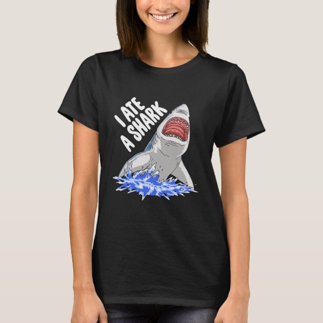Ich ate ein Hai Funny Celebration Happy T-Shirt (Vorderseite)