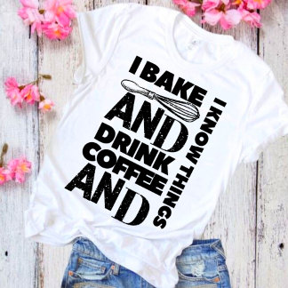 Ich backe und trinke Kaffee und ich kenne Dinge T  T-Shirt