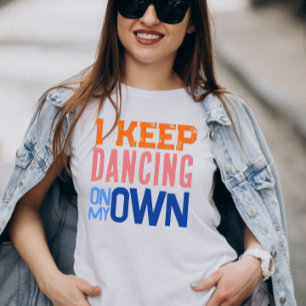 Ich behielt auf meiner eigenen Retro Typoqraphy-Mu T-Shirt