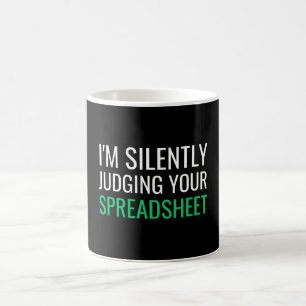 Ich beurteile deine Tabelle stillschweigend Kaffeetasse