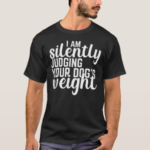 Ich beurteile schweigend das Gewicht Ihres Hundes T-Shirt