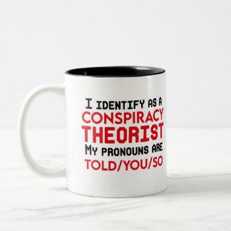 Ich bezeichne mich als Verschwörungstheortikpronom Zweifarbige Tasse