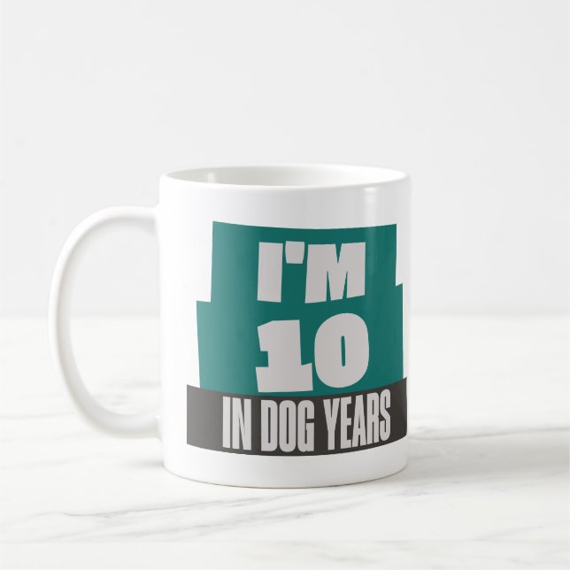 Ich bin 10 in Dog Years Funny Sarcastic 70. Geburt Kaffeetasse (Links)