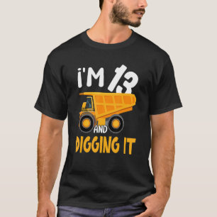 Ich bin 13 und hebe es aus Bagger 13. T-Shirt