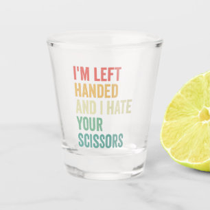 Ich bin an der Hand Links und ich hasse es, dass d Schnapsglas