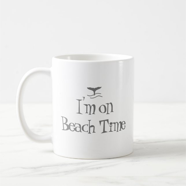 Ich bin auf Beach Time Whale Tale und Fun Zitat Kaffeetasse (Links)